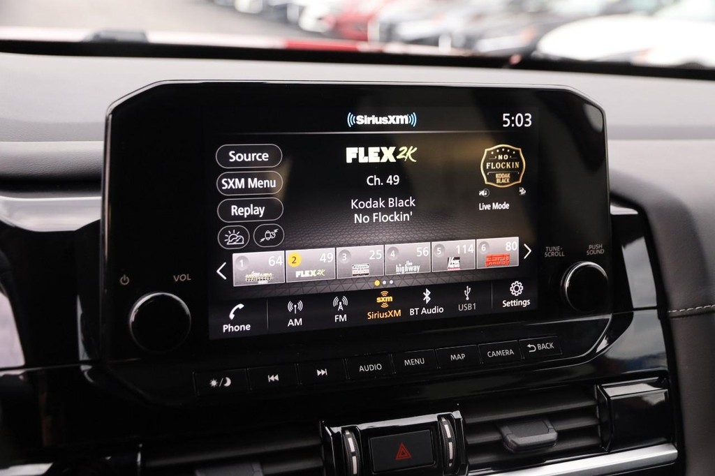 Nissan Pathfinder Vehicle Full-screen Gallery Image 18