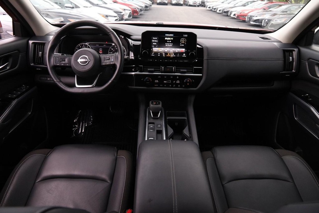 Nissan Pathfinder Vehicle Full-screen Gallery Image 23