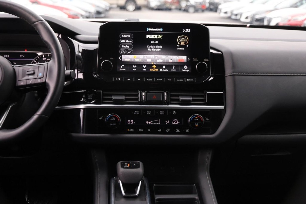 Nissan Pathfinder Vehicle Full-screen Gallery Image 26