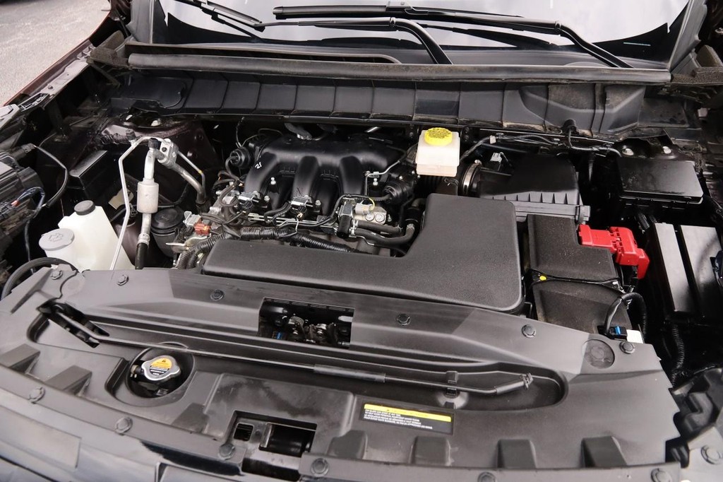 Nissan Pathfinder Vehicle Full-screen Gallery Image 29