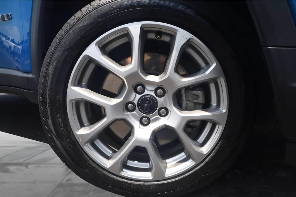 Jeep Compass Vehicle Full-screen Gallery Image 3