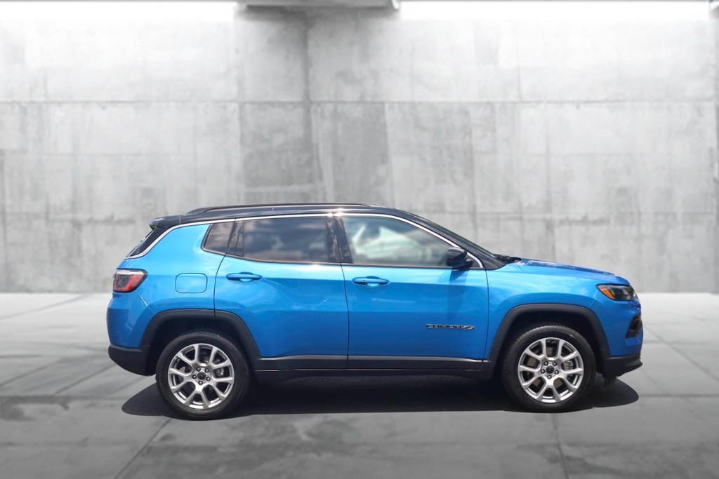 Jeep Compass Vehicle Full-screen Gallery Image 5