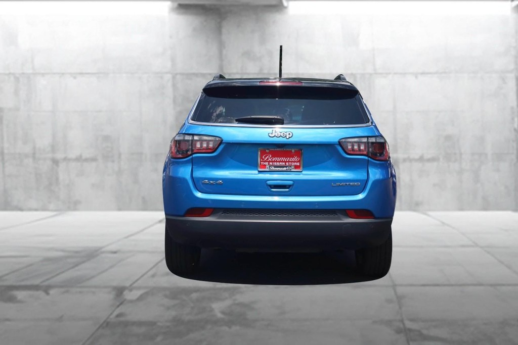 Jeep Compass Vehicle Full-screen Gallery Image 6