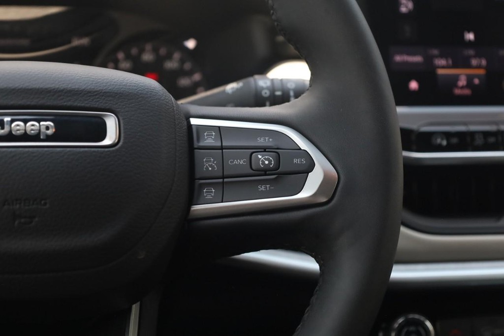 Jeep Compass Vehicle Full-screen Gallery Image 9