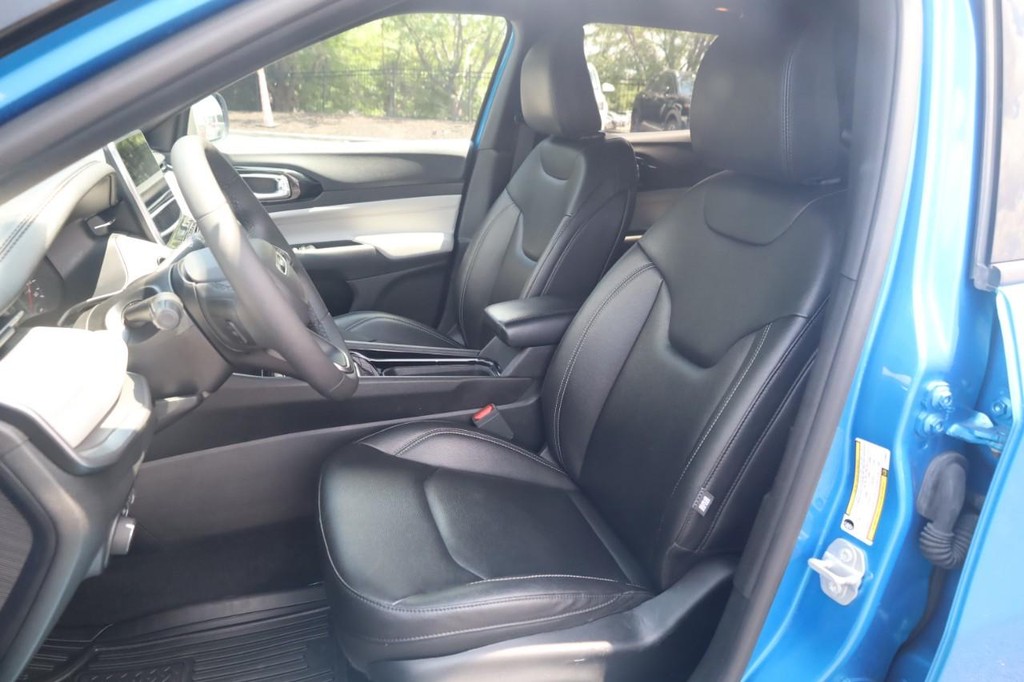 Jeep Compass Vehicle Full-screen Gallery Image 19