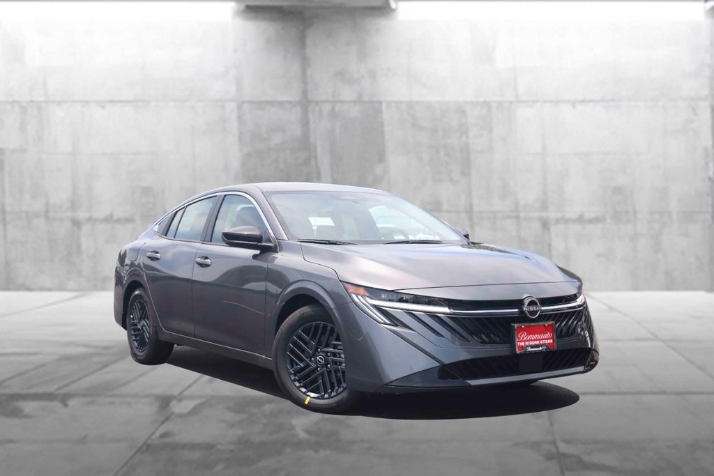 Nissan Sentra Vehicle Full-screen Gallery Image 2
