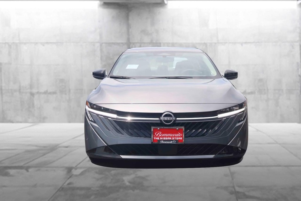 Nissan Sentra Vehicle Full-screen Gallery Image 4