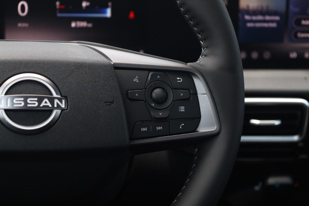 Nissan Sentra Vehicle Full-screen Gallery Image 9