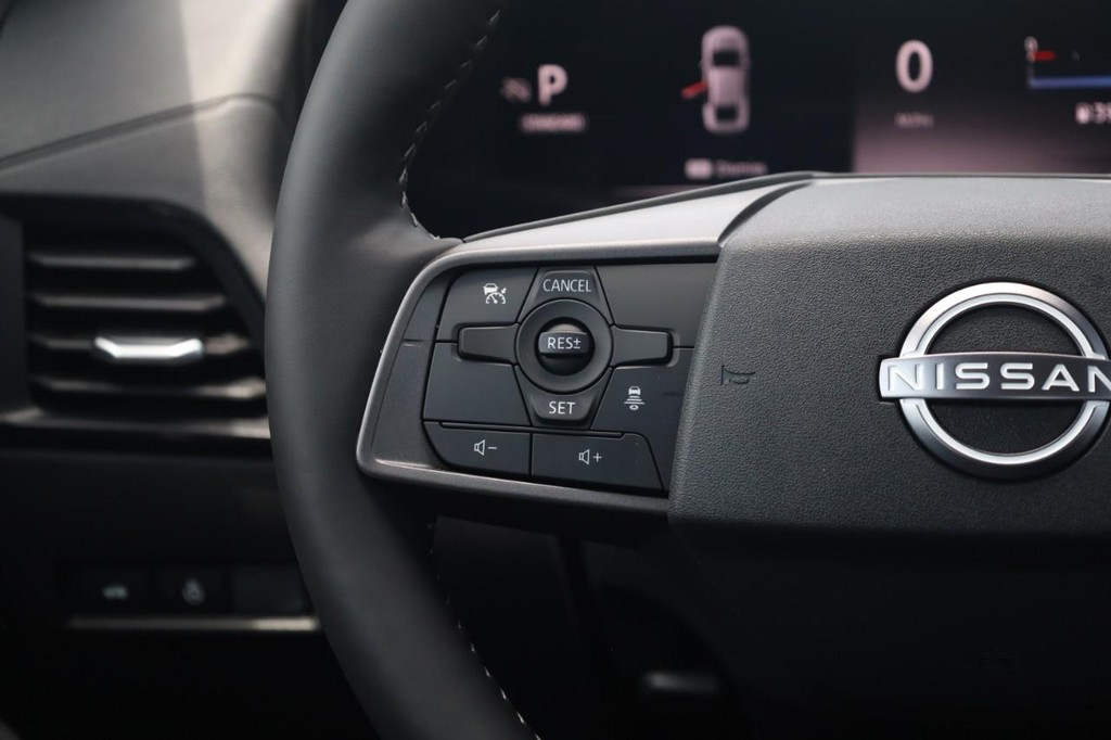 Nissan Sentra Vehicle Full-screen Gallery Image 10