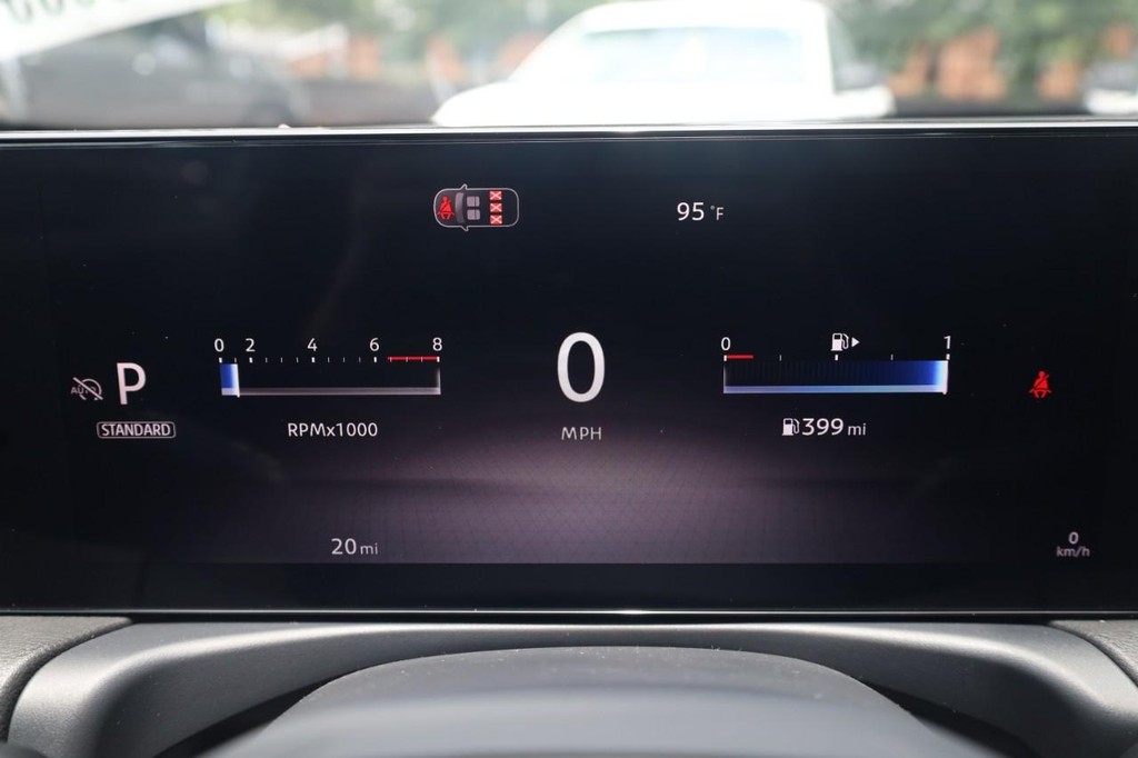 Nissan Sentra Vehicle Full-screen Gallery Image 13