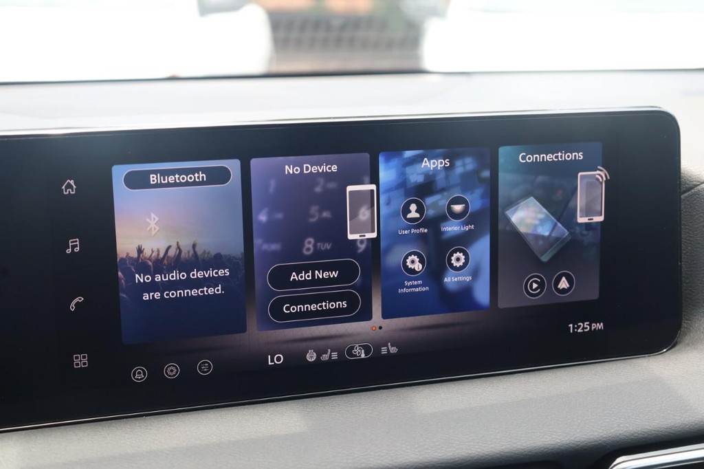 Nissan Sentra Vehicle Full-screen Gallery Image 14