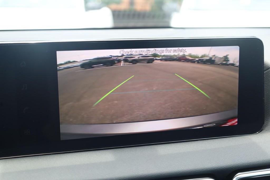 Nissan Sentra Vehicle Full-screen Gallery Image 15