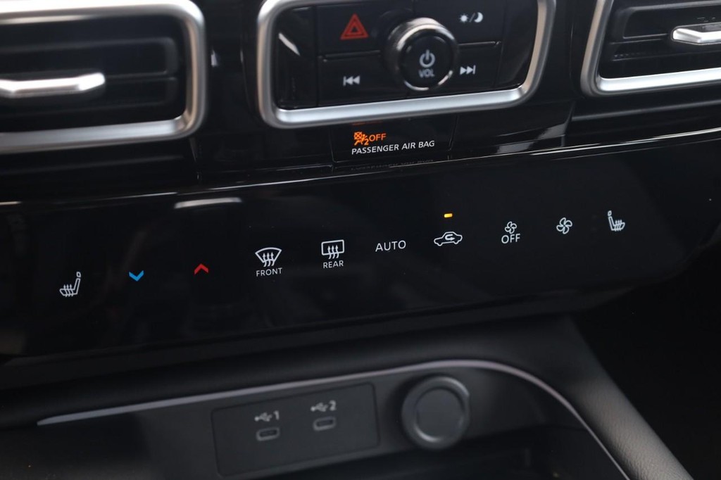 Nissan Sentra Vehicle Full-screen Gallery Image 16