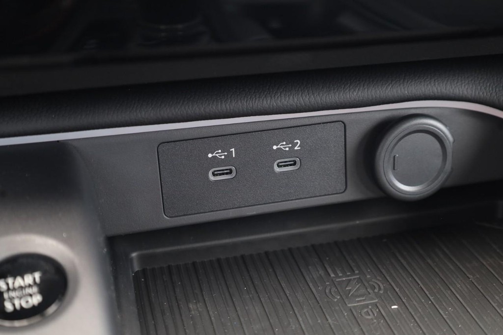 Nissan Sentra Vehicle Full-screen Gallery Image 17