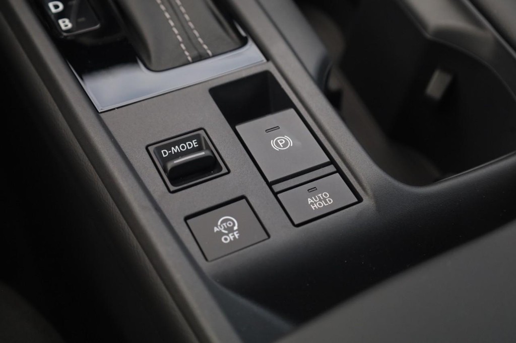 Nissan Sentra Vehicle Full-screen Gallery Image 18