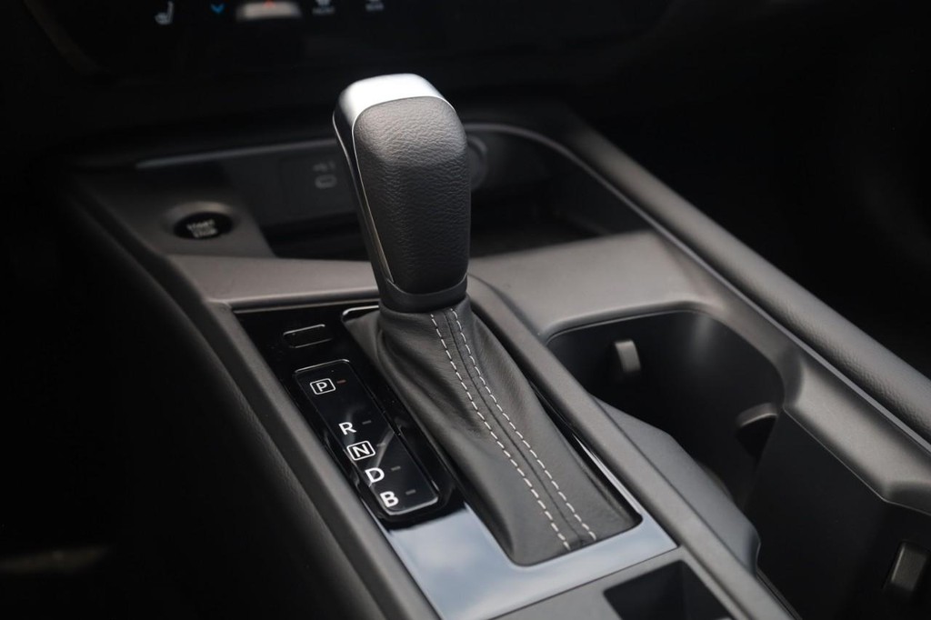 Nissan Sentra Vehicle Full-screen Gallery Image 19