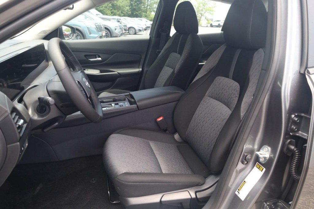 Nissan Sentra Vehicle Full-screen Gallery Image 20