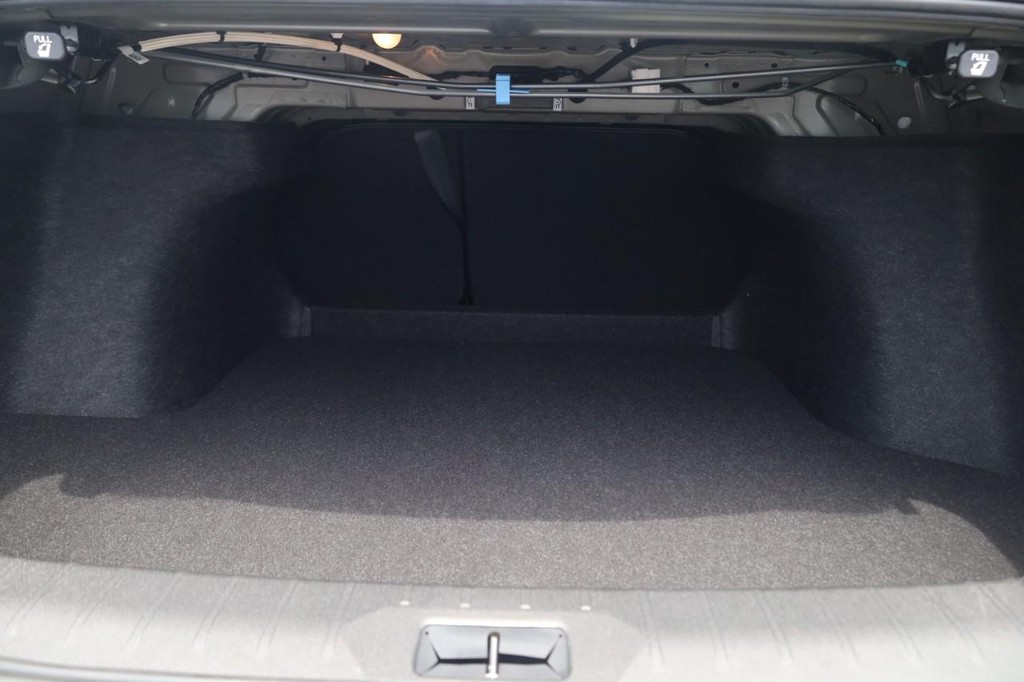 Nissan Sentra Vehicle Full-screen Gallery Image 23