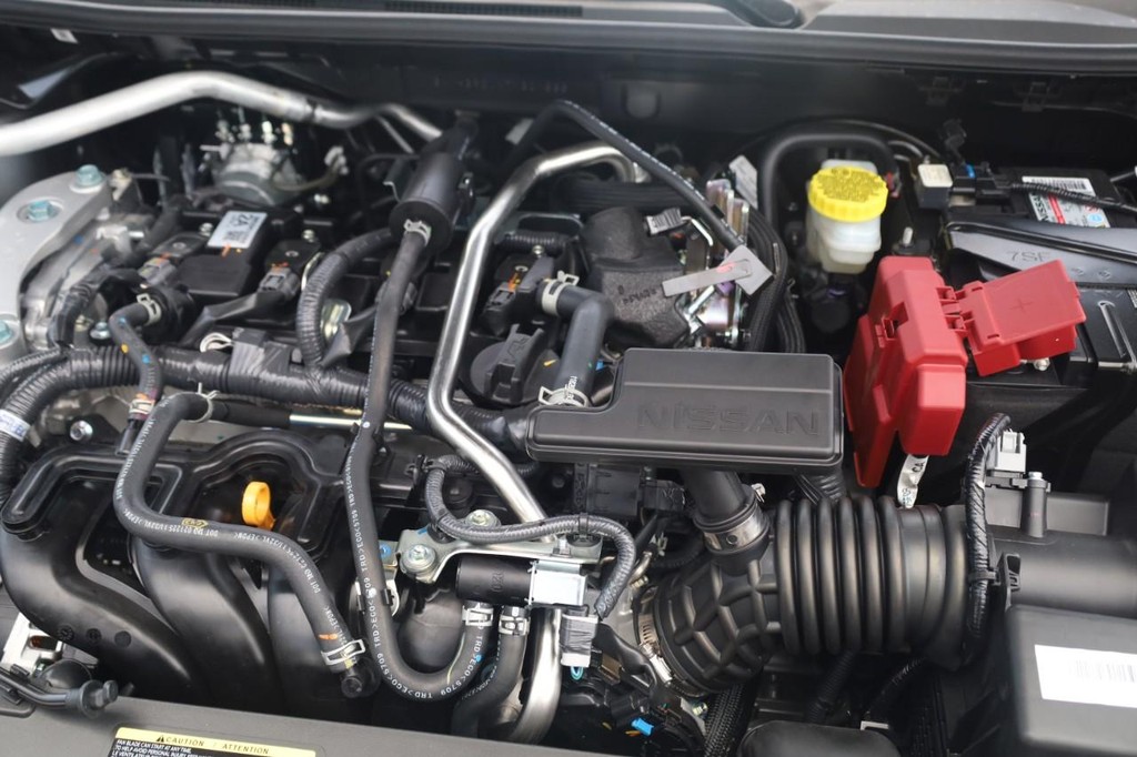 Nissan Sentra Vehicle Full-screen Gallery Image 24
