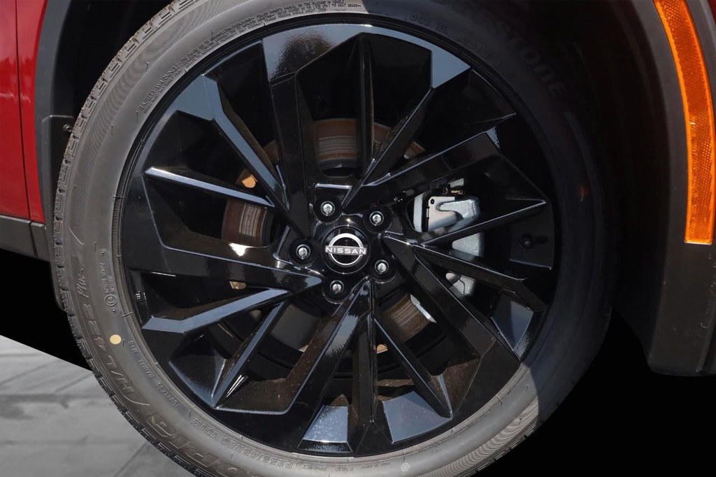 Nissan Rogue Plug-In Hybrid Vehicle Image 03