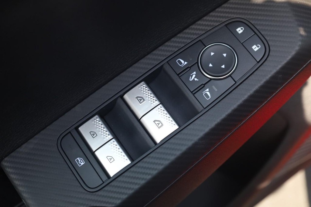 Nissan Rogue Plug-In Hybrid Vehicle Image 11