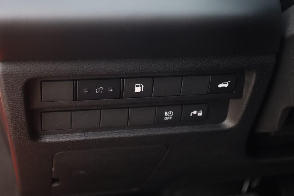 Nissan Rogue Plug-In Hybrid Vehicle Image 12
