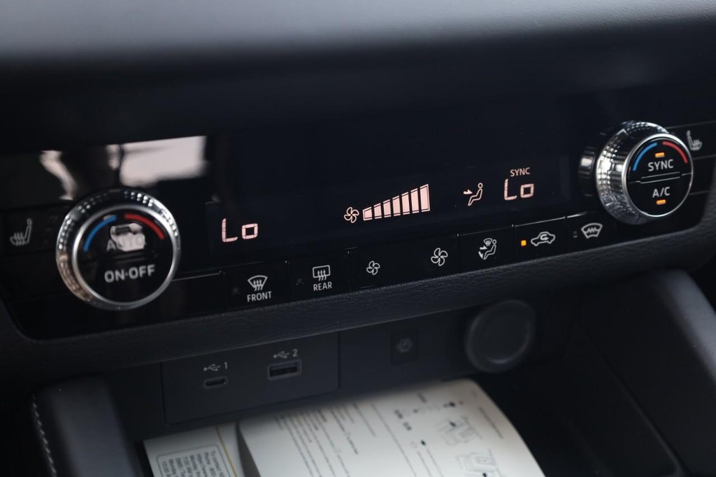 Nissan Rogue Plug-In Hybrid Vehicle Image 16