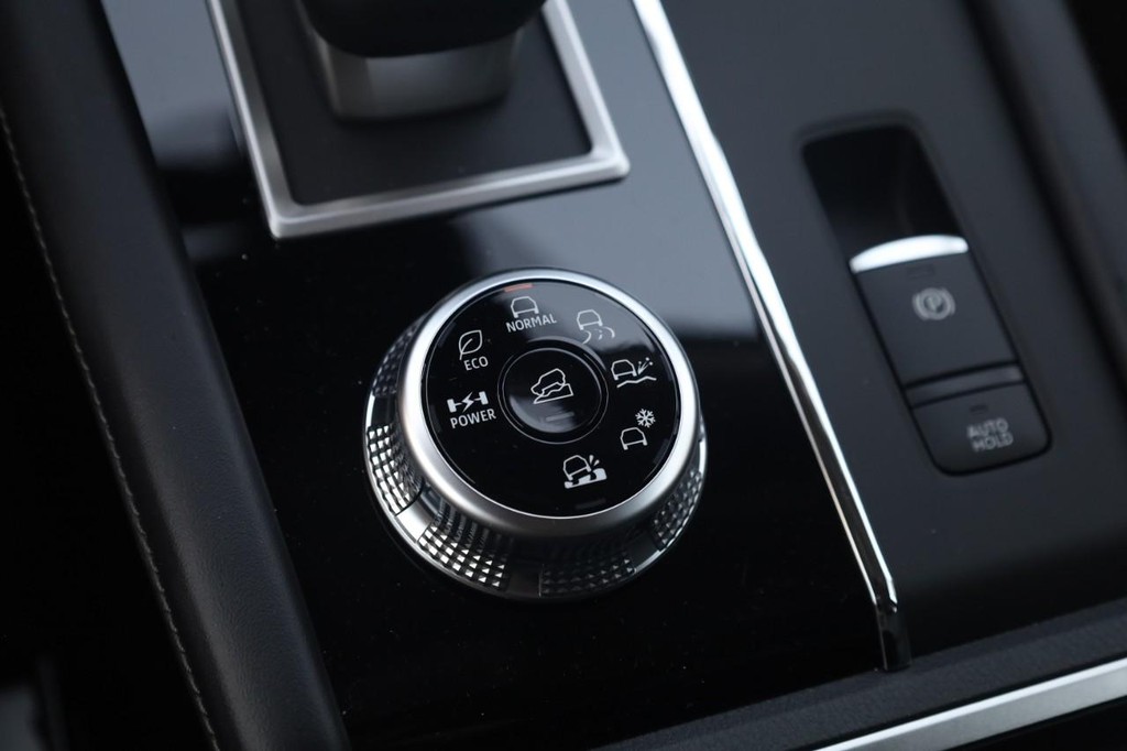 Nissan Rogue Plug-In Hybrid Vehicle Image 18