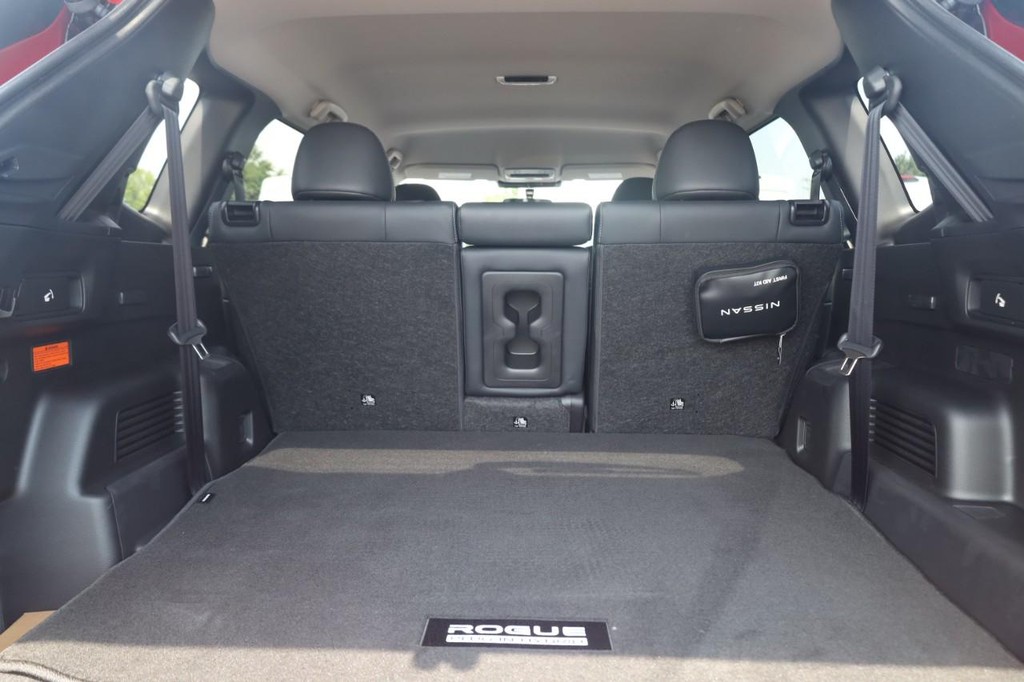 Nissan Rogue Plug-In Hybrid Vehicle Image 23