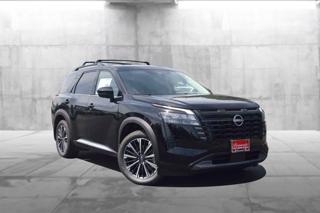 Nissan Pathfinder Vehicle Full-screen Gallery Image 2