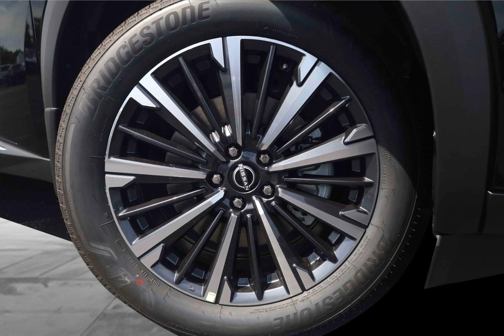 Nissan Pathfinder Vehicle Full-screen Gallery Image 3