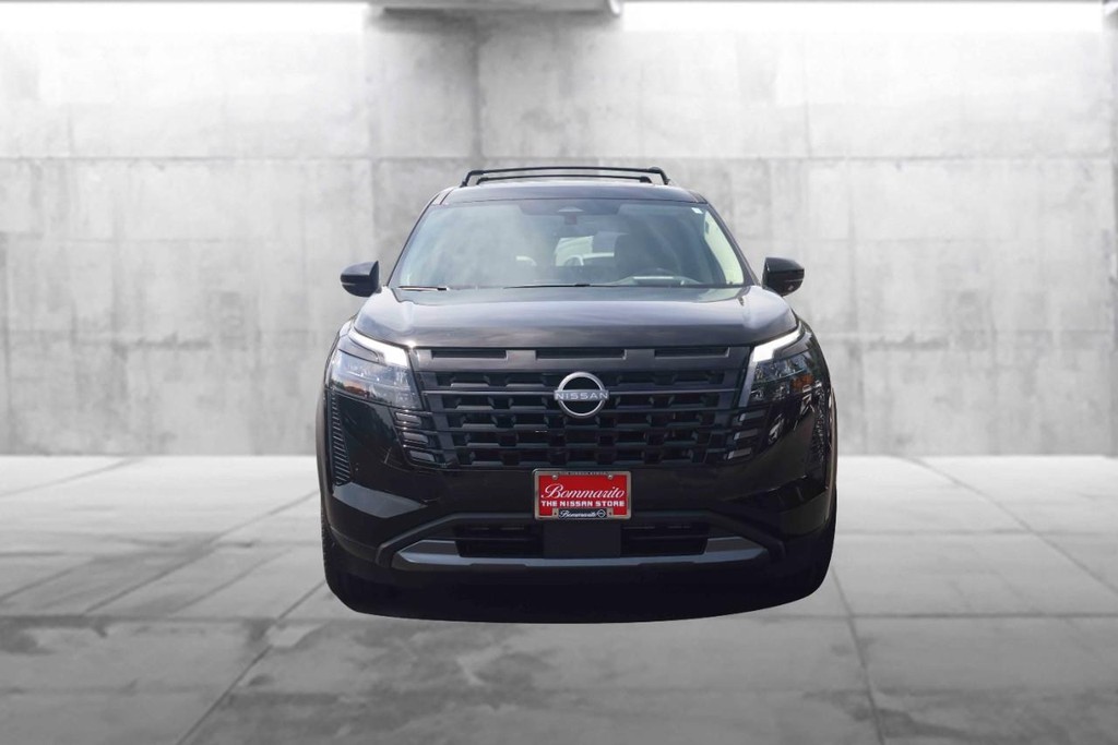 Nissan Pathfinder Vehicle Full-screen Gallery Image 4