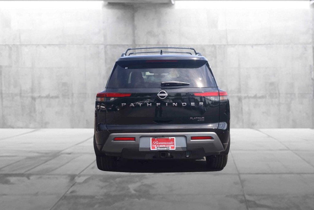 Nissan Pathfinder Vehicle Full-screen Gallery Image 6