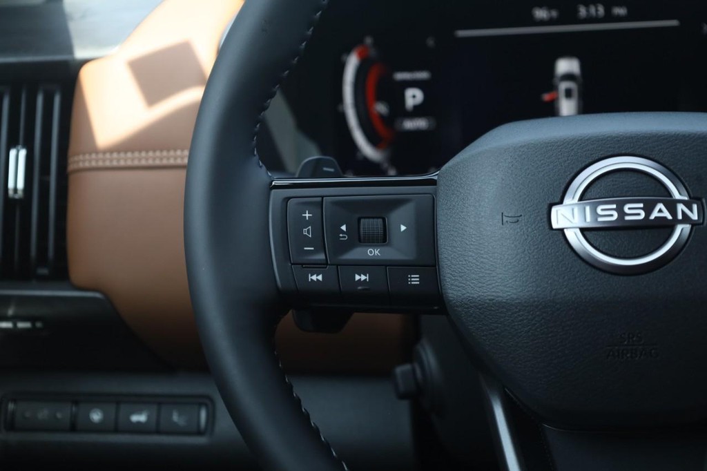 Nissan Pathfinder Vehicle Full-screen Gallery Image 10