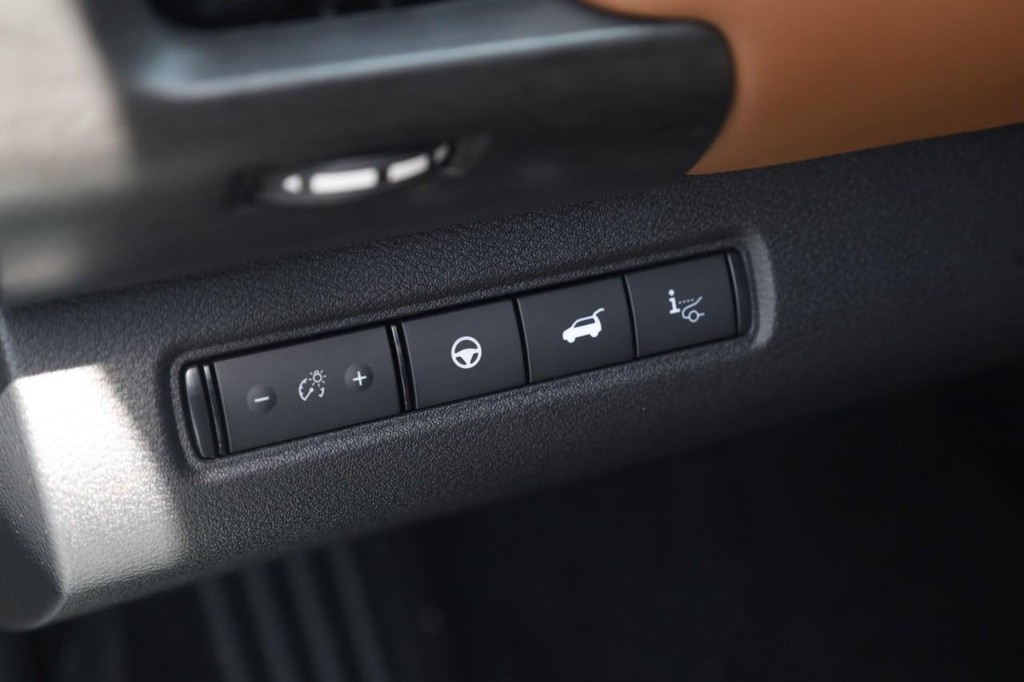 Nissan Pathfinder Vehicle Full-screen Gallery Image 12