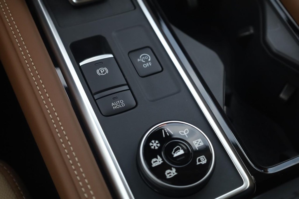Nissan Pathfinder Vehicle Full-screen Gallery Image 18