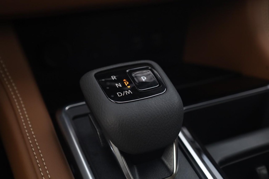 Nissan Pathfinder Vehicle Full-screen Gallery Image 19