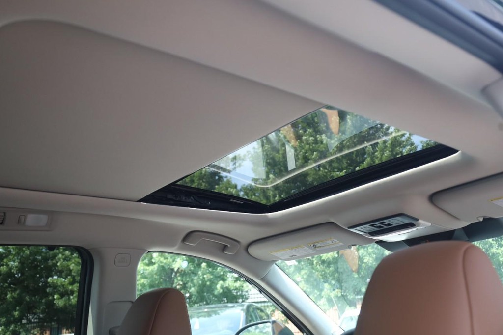 Nissan Pathfinder Vehicle Full-screen Gallery Image 23