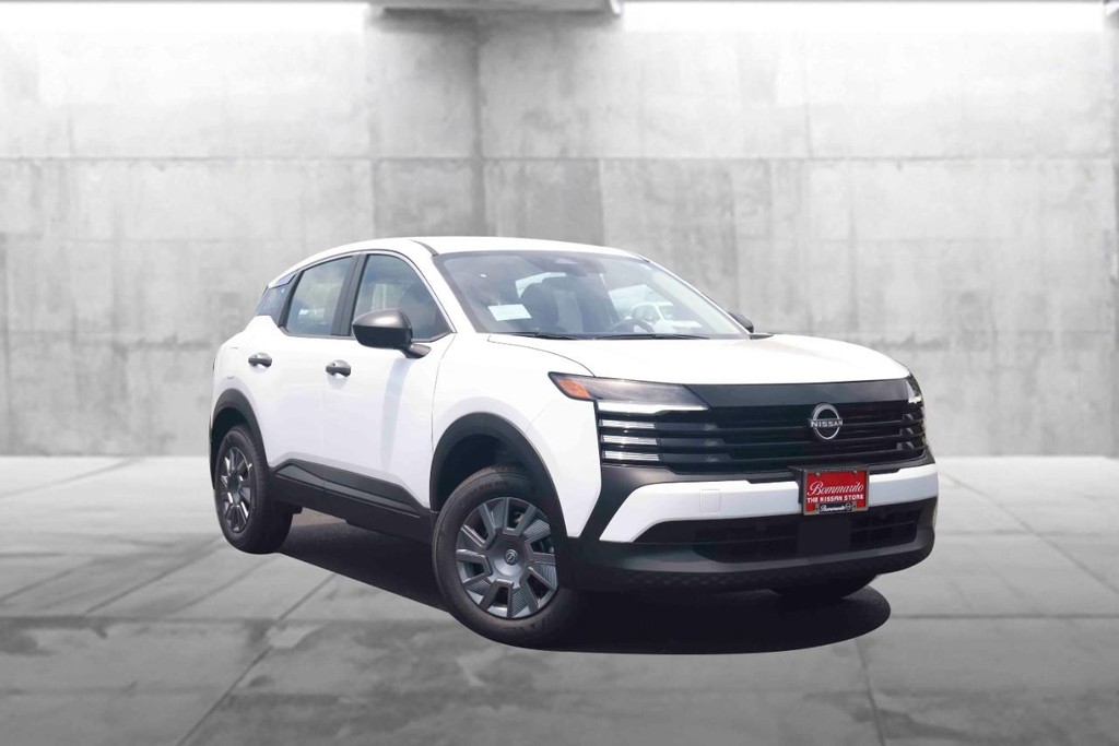 Nissan Kicks Vehicle Image 02