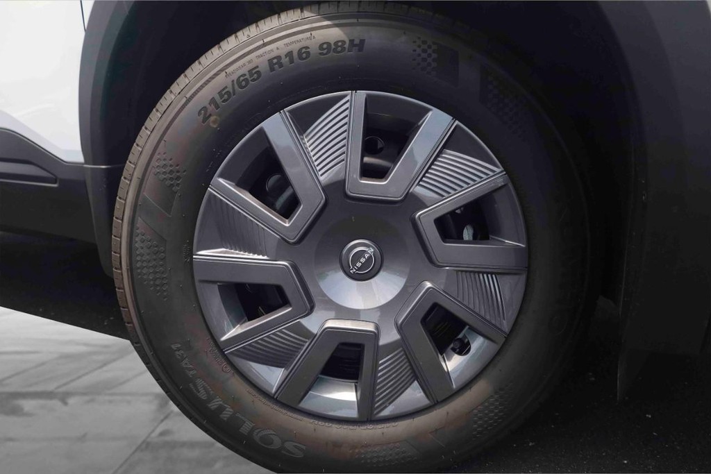 Nissan Kicks Vehicle Image 03