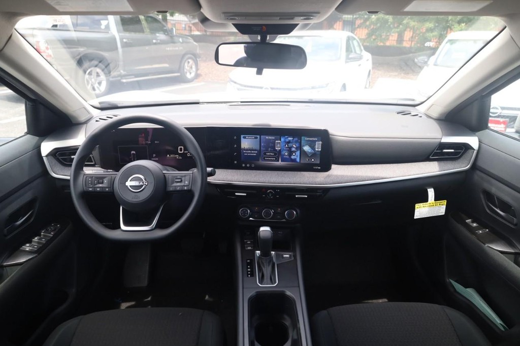 Nissan Kicks Vehicle Image 07