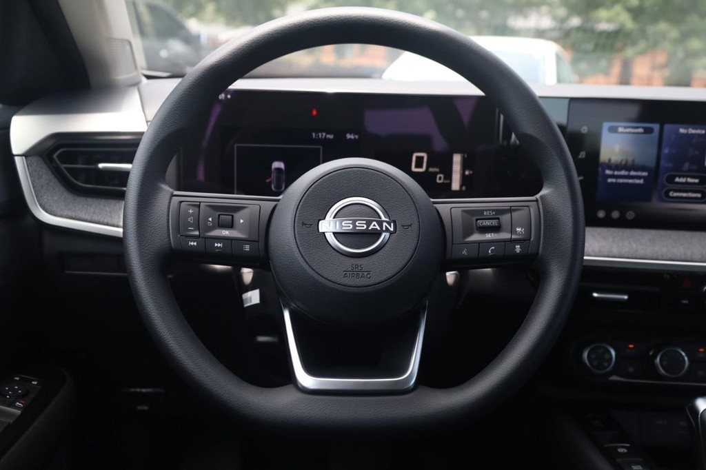 Nissan Kicks Vehicle Image 08