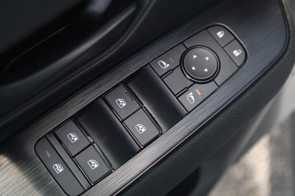 Nissan Kicks Vehicle Image 11
