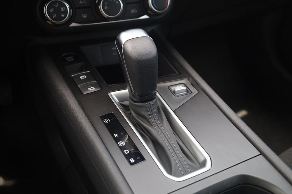 Nissan Kicks Vehicle Image 18