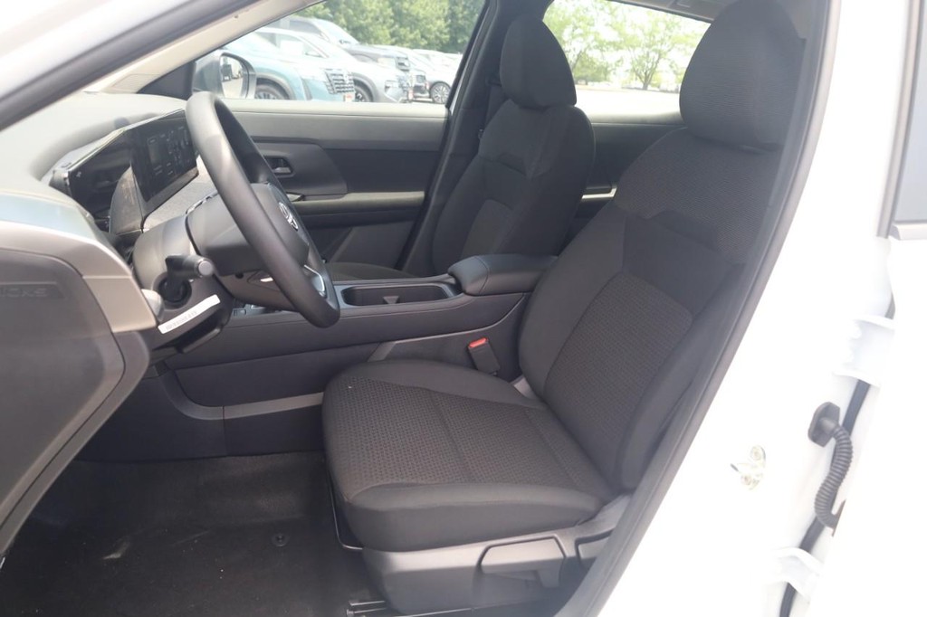 Nissan Kicks Vehicle Image 19