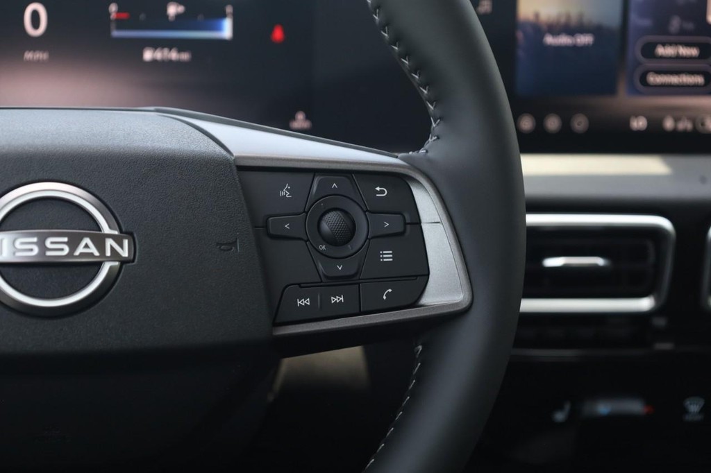 Nissan Sentra Vehicle Full-screen Gallery Image 9