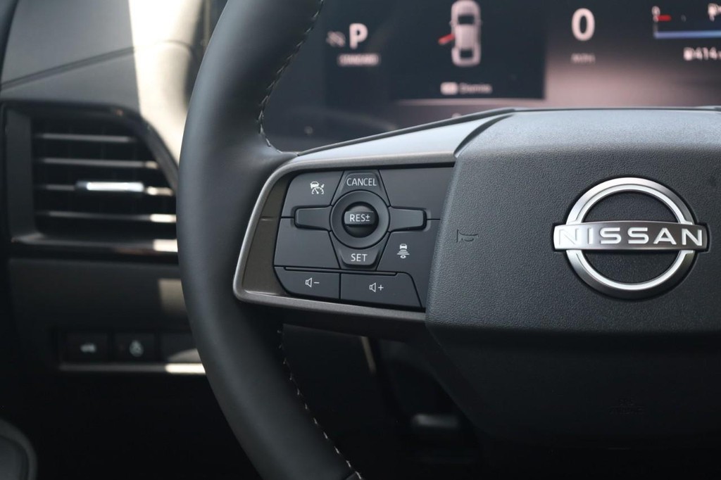 Nissan Sentra Vehicle Full-screen Gallery Image 10