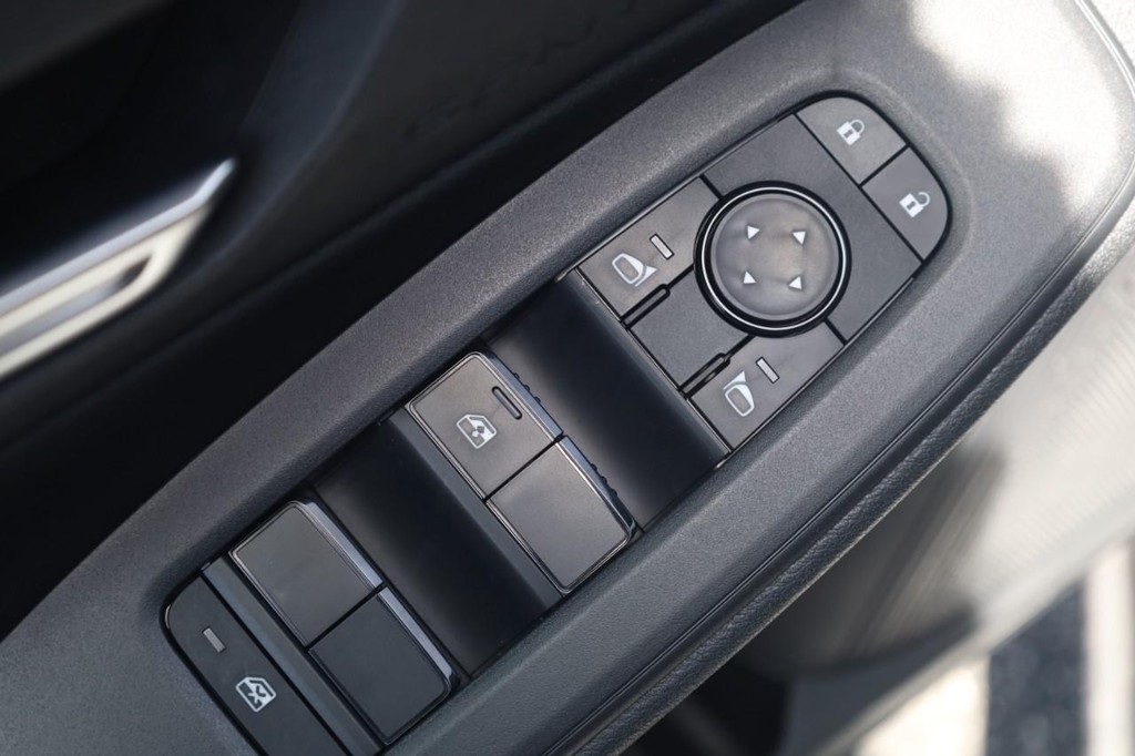 Nissan Sentra Vehicle Full-screen Gallery Image 11