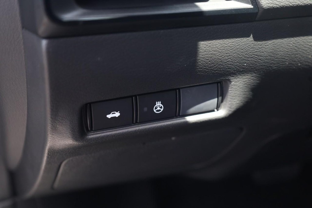 Nissan Sentra Vehicle Full-screen Gallery Image 12