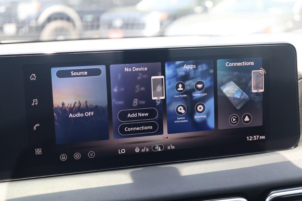 Nissan Sentra Vehicle Full-screen Gallery Image 14